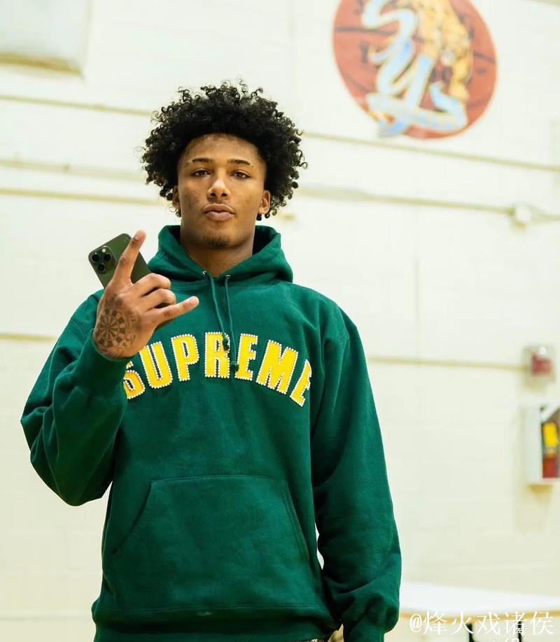 文班是否首发?米奇:我们仍在权衡对球队的最佳选择 文班是否首发?米奇:我们仍在权衡对球队的最佳选择